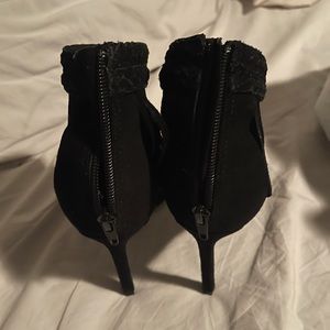 Black fringe Steve Madden heels